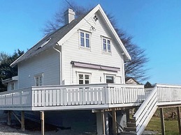 6 Person Holiday Home in Korssund