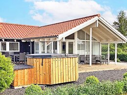 6 Person Holiday Home in Vaeggerlose