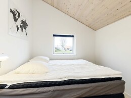 6 Person Holiday Home in Vaeggerlose