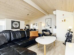 6 Person Holiday Home in Vaeggerlose