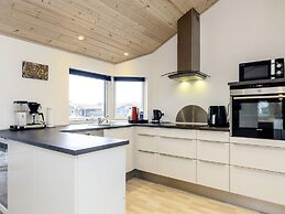 6 Person Holiday Home in Vaeggerlose