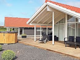 6 Person Holiday Home in Vaeggerlose