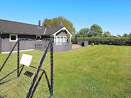 6 Person Holiday Home in Vaeggerlose