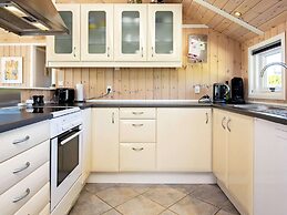 6 Person Holiday Home in Vaeggerlose