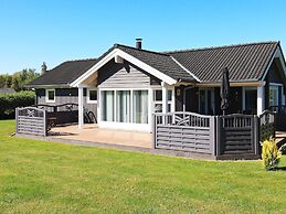 6 Person Holiday Home in Vaeggerlose
