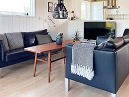 10 Person Holiday Home in Juelsminde-by Traum