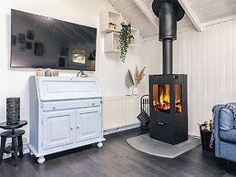 6 Person Holiday Home in Vaeggerlose