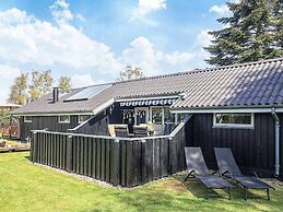 6 Person Holiday Home in Vaeggerlose