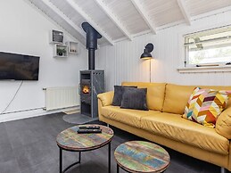 6 Person Holiday Home in Vaeggerlose