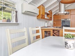 6 Person Holiday Home in Vaeggerlose