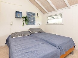 6 Person Holiday Home in Vaeggerlose