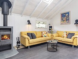 6 Person Holiday Home in Vaeggerlose