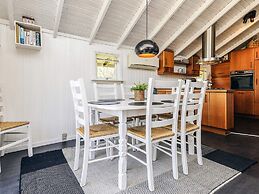 6 Person Holiday Home in Vaeggerlose