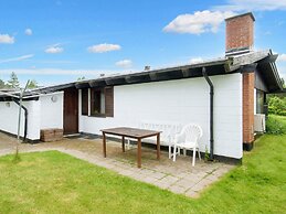 6 Person Holiday Home in Dronningmolle