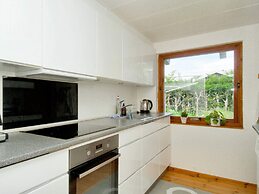 6 Person Holiday Home in Dronningmolle
