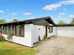 6 Person Holiday Home in Dronningmolle