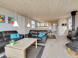 6 Person Holiday Home in Hemmet