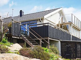 4 Person Holiday Home in Kungshamn-by Traum