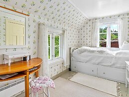 6 Person Holiday Home in Averoy-by Traum