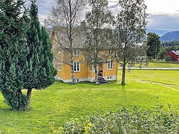 6 Person Holiday Home in Averoy-by Traum