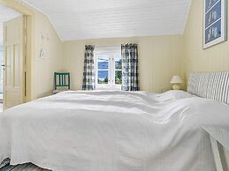 6 Person Holiday Home in Averoy-by Traum