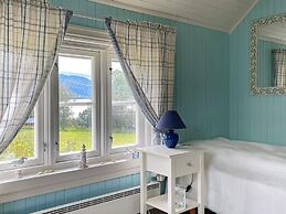 6 Person Holiday Home in Averoy-by Traum