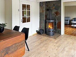 10 Person Holiday Home in Snillfjord