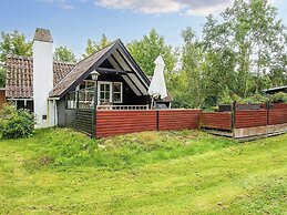 5 Person Holiday Home in Allingabro