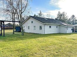 5 Star Holiday Home in Hals