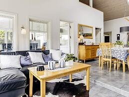 5 Star Holiday Home in Hals