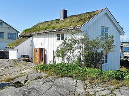 7 Person Holiday Home in Averoy-by Traum