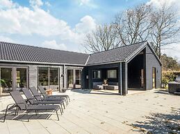 Spacious Retreat for 20 - By Traum Ferienwohnungen