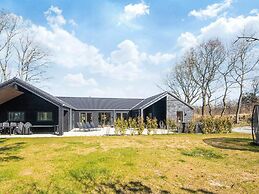 Spacious Retreat for 20 - By Traum Ferienwohnungen