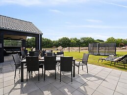 Spacious Retreat Near Beach - By Traum Ferienwohnungen