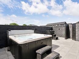 Spacious Retreat Near Beach - By Traum Ferienwohnungen