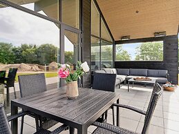 Spacious Retreat Near Beach - By Traum Ferienwohnungen