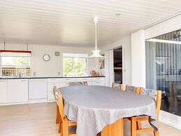 6 Person Holiday Home in Roslev
