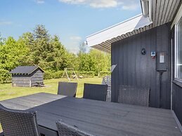 6 Person Holiday Home in Roslev