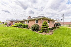 Elkhart Haven: Cozy Family Retreat 3 Bedroom Home by RedAwning