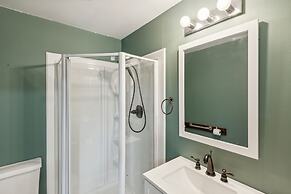 Elkhart Haven: Cozy Family Retreat 3 Bedroom Home by RedAwning