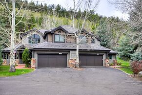 Exquisite, Private Mountain Home Retreat 4 Bedroom Home by RedAwning