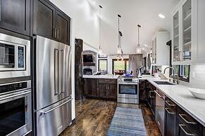 Exquisite, Private Mountain Home Retreat 4 Bedroom Home by RedAwning