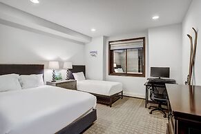 Exquisite, Private Mountain Home Retreat 4 Bedroom Home by RedAwning