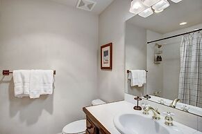 Exquisite, Private Mountain Home Retreat 4 Bedroom Home by RedAwning