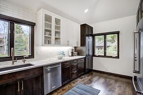 Exquisite, Private Mountain Home Retreat 4 Bedroom Home by RedAwning