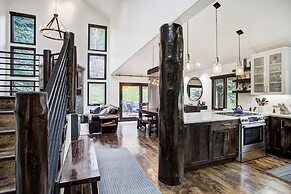 Exquisite, Private Mountain Home Retreat 4 Bedroom Home by RedAwning