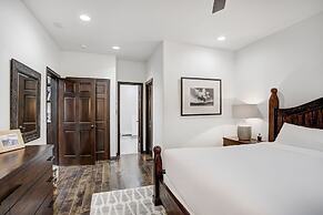 Exquisite, Private Mountain Home Retreat 4 Bedroom Home by RedAwning