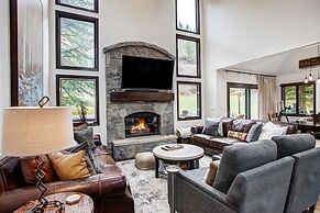 Exquisite, Private Mountain Home Retreat 4 Bedroom Home by RedAwning