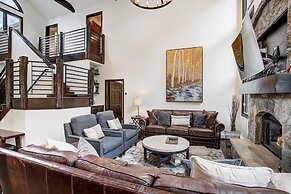 Exquisite, Private Mountain Home Retreat 4 Bedroom Home by RedAwning