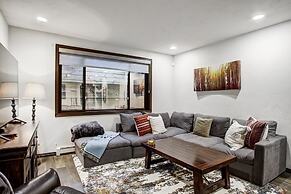 Exquisite, Private Mountain Home Retreat 4 Bedroom Home by RedAwning